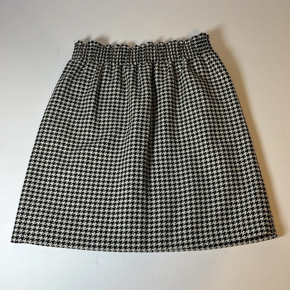 J. Crew Black and White Smocked Pull On Mini Skirt Sz 6 - Picture 2 of 10